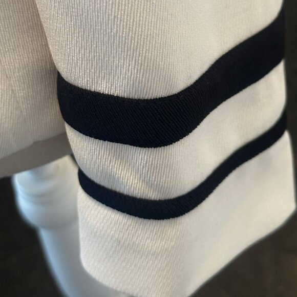 Command Attention with Military Chic: Plaza South Women's Jacket, Size 10 - Picture 4 of 12